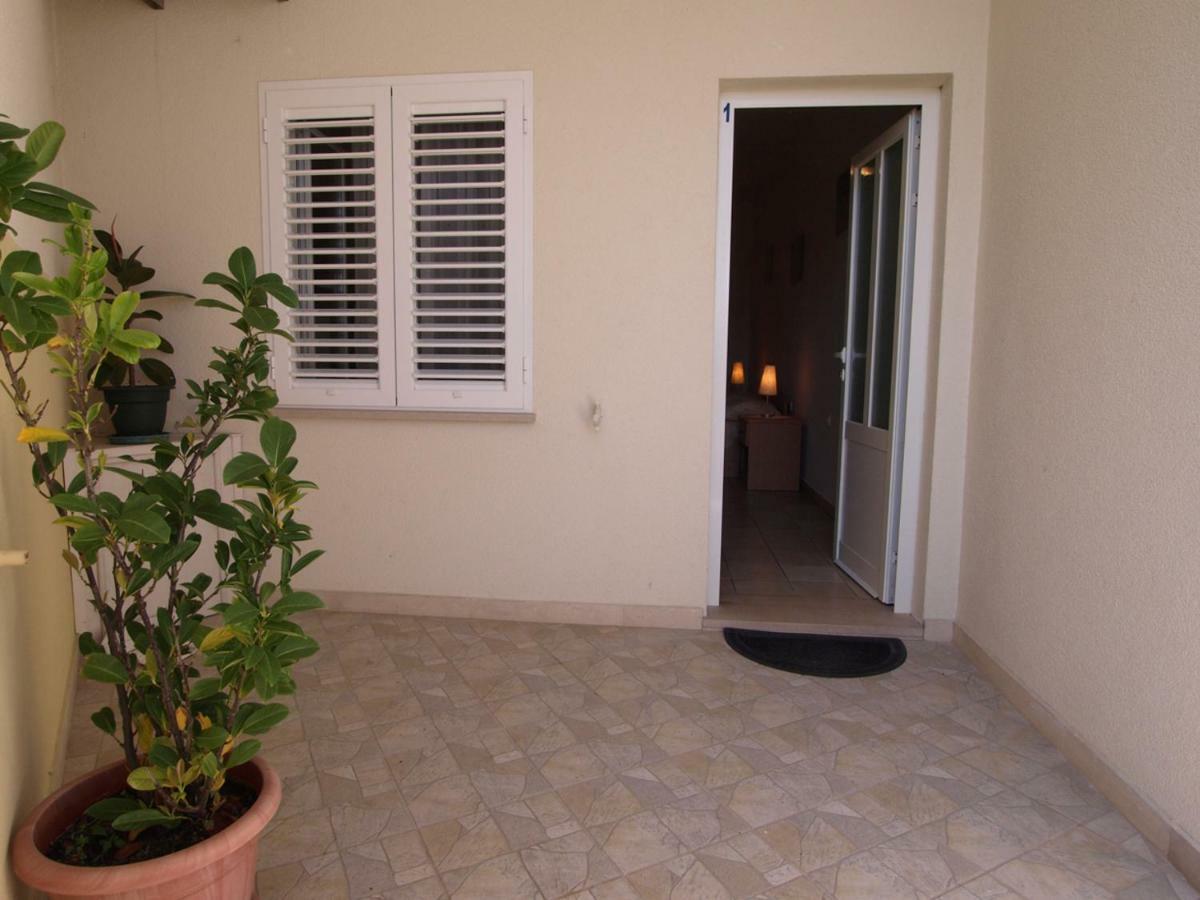 Apartments Skorin Лумбарда Екстериор снимка